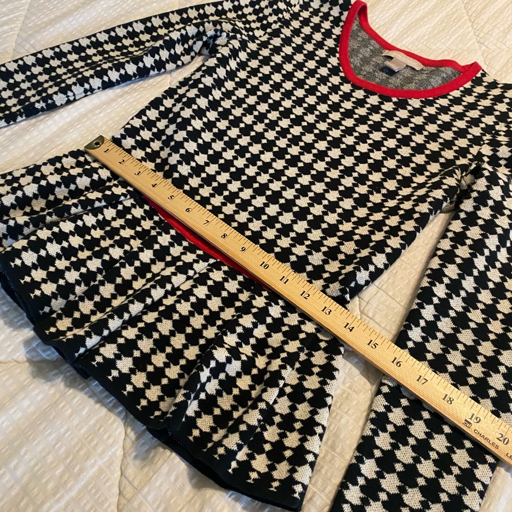 Banana Republic Women's Houndstooth Peplum Cotton Sweater Red Trim
Size S - Picture 6 of 11